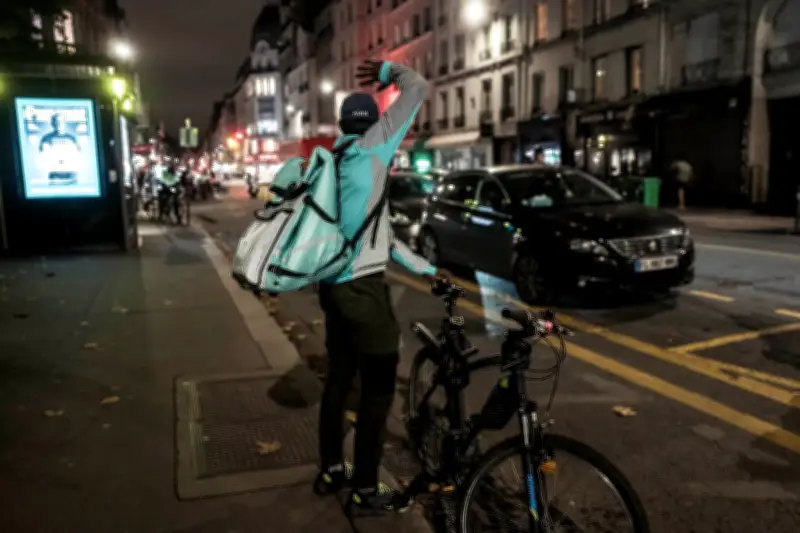 Médecins du Monde dénonce les conditions de travail des livreurs à vélo