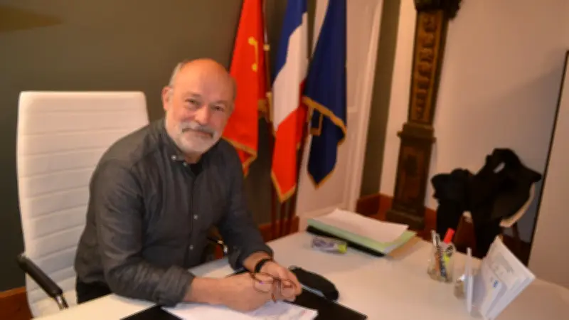 Menaces envers les élus : le maire de Bagnols-sur-Cèze témoigne de l'utilité de son bracelet d'alerte