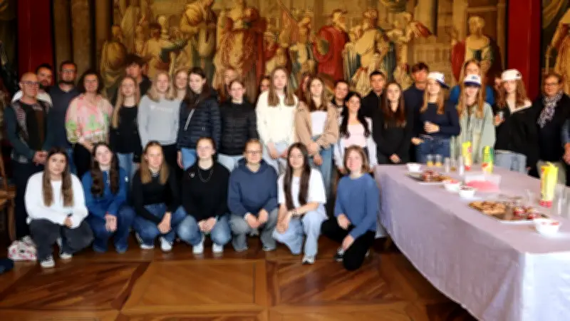 Mende accueille 124 élèves européens en voyage scolaire à l'hôtel de ville
