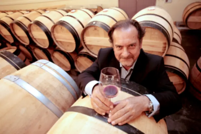 Michel Rolland, l'œnologue controversé qui a transformé le vin mondial