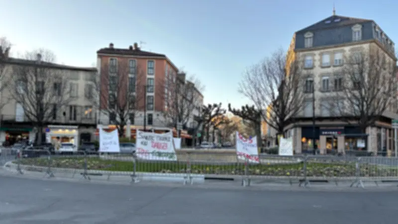 Millau : les banderoles réapparaissent pour défendre la psychiatrie publique