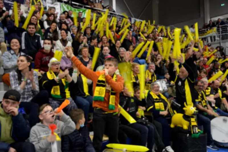 Mios célèbre son nouveau complexe sportif et l'histoire de son club de handball
