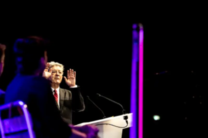 Mélenchon appelle à un front antifasciste à Perpignan et se justifie sur Epstein