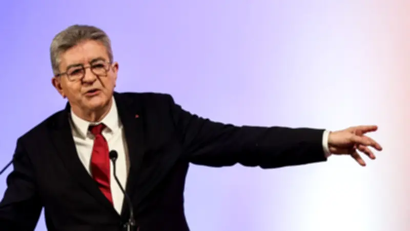 Mélenchon en 2027 : Le leader de LFI face à une contestation interne croissante