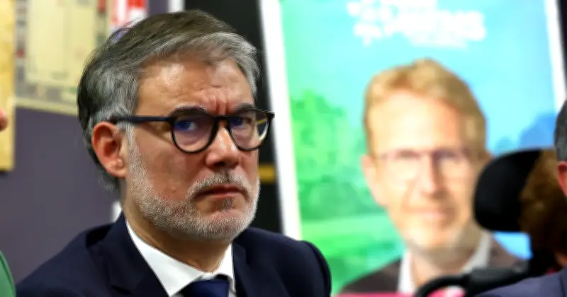 Mélenchon qualifie le PS de 'gros combinards', alliances locales malgré les tensions