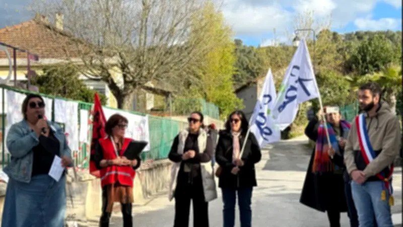 Mobilisation à Moulézan : parents et élus dénoncent le manque d'AESH et de moyens scolaires
