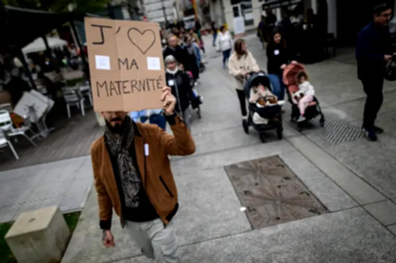 Mobilisation à Pau contre la fermeture menaçante de la maternité de la polyclinique
