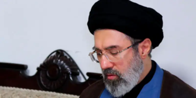 Mojtaba Khamenei nommé guide suprême iranien dans un contexte de guerre régionale