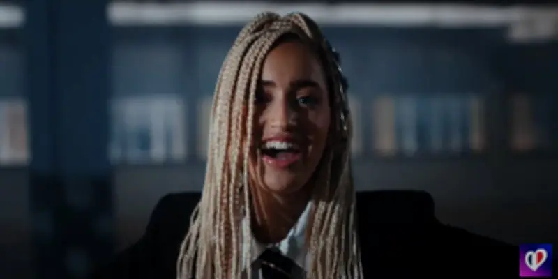 Monroe, 17 ans, représentera la France à l'Eurovision 2025 avec Regarde !