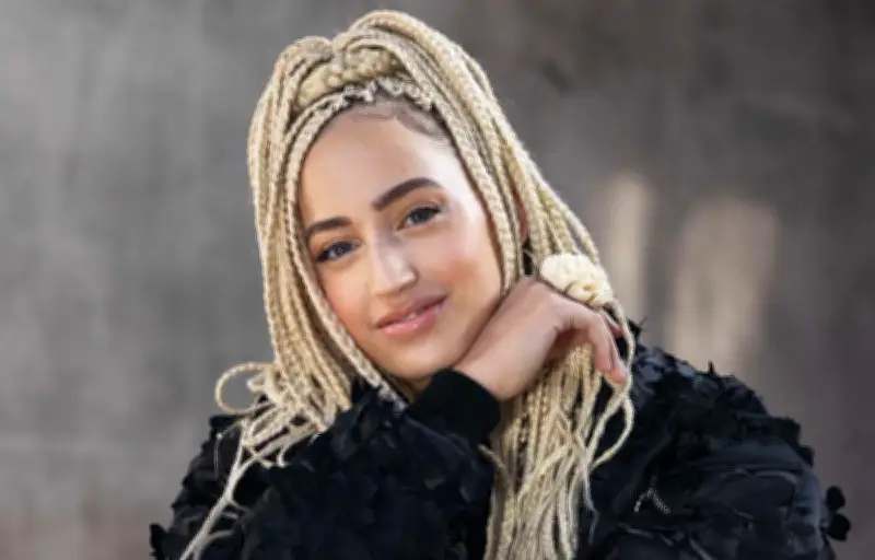 Monroe, la candidate française à l'Eurovision 2026, rompt le silence devant ses fans