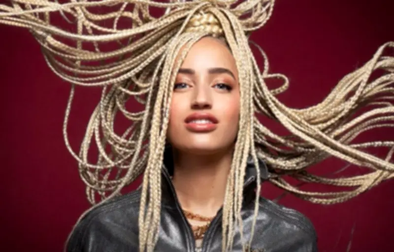 Monroe représentera la France à l'Eurovision 2026 avec la chanson pop lyrique 'Regarde !'