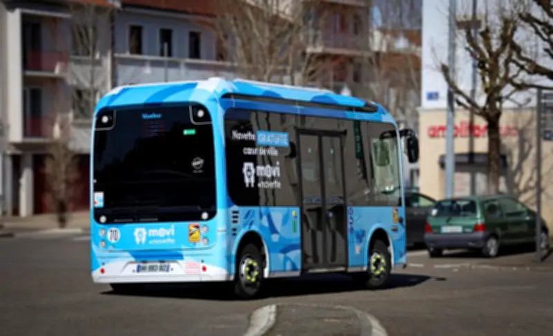 Mont-de-Marsan lance sa navette bleue électrique, une révolution verte pour le centre-ville