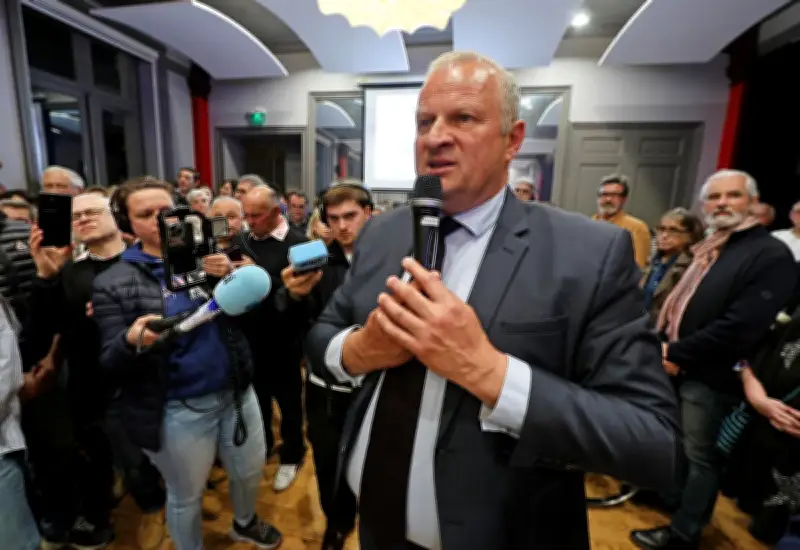 Mont-de-Marsan : Le maire sortant Charles Dayot attribue sa défaite à Geneviève Darrieussecq