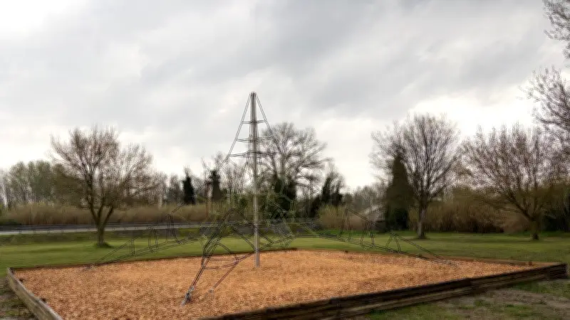 Montfrin inaugure un pyracord géant de 6 mètres dans son parcours de santé