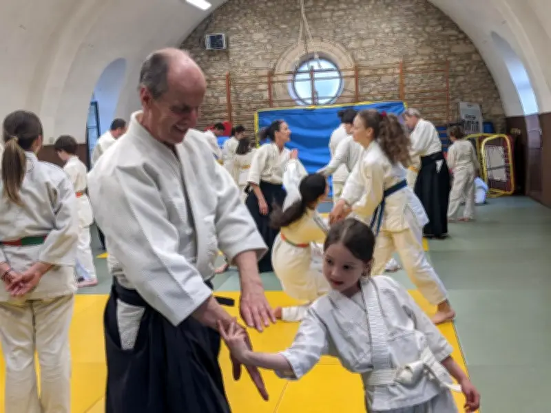 Montignac : les jeunes initient leurs parents à l'aïkido lors d'un cours spécial