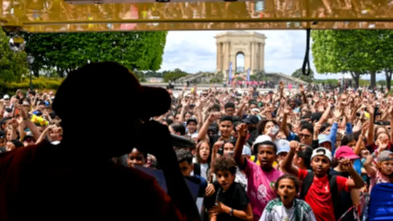 Montpellier : les CM2 célèbrent leur entrée au collège avec une boum géante au Peyrou