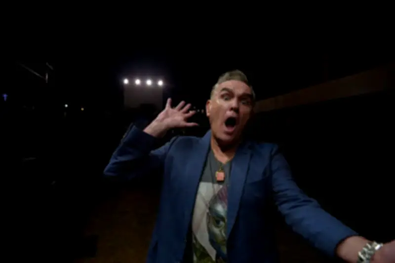 Morrissey de retour avec 'Make Up Is a Lie', un titre démystifiant et sans fard