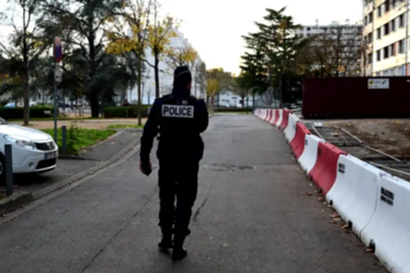 Morsure au cou par un chien policier : un jeune homme de 19 ans porte plainte pour tentative de meurtre