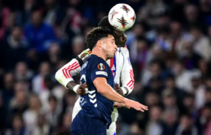 Moussa Niakhaté : du rêve à la désillusion, une saison en dents de scie pour le défenseur de l'OL