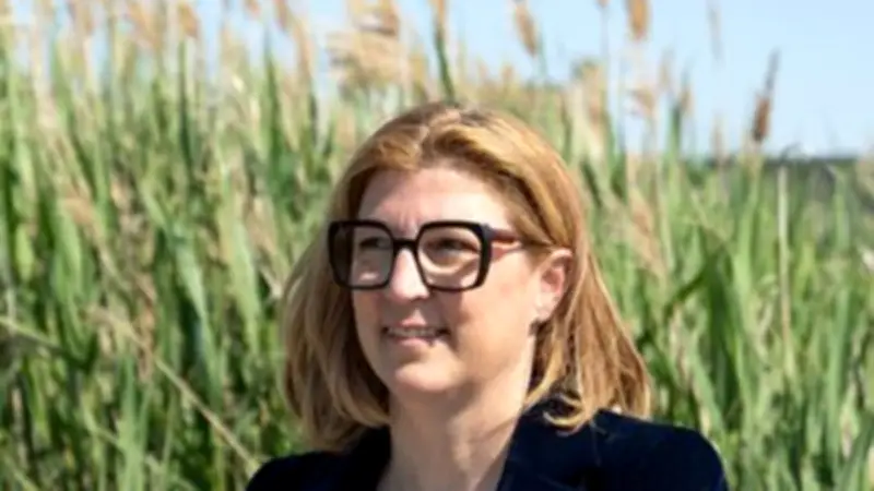 Municipales 2026 à Aigues-Mortes : la candidate DVD Noémie Albecq-Megias refuse toute fusion de listes