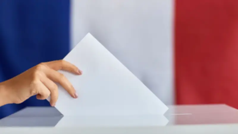 Municipales 2026 à Alès : Christophe Rivenq réélu maire face au RN avec 55,54% des voix