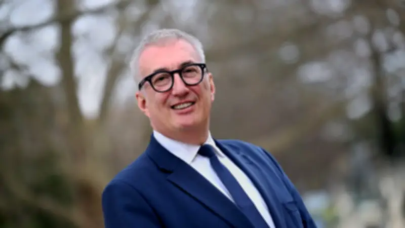 Municipales 2026 à Alès : le maire sortant Christophe Rivenq talonné par l'extrême-droite