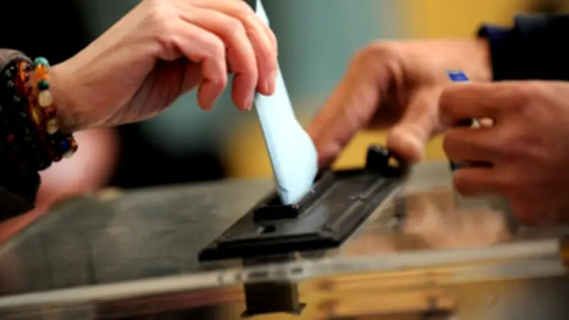 Municipales 2026 en Aveyron : une ruralité stable face à des villes en pleine compétition