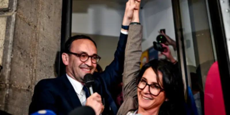 Municipales 2026 : la gauche résiste dans les grandes villes, le RN progresse en zones moyennes