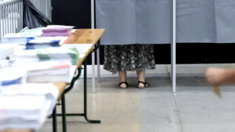 Municipales 2026 : la pluie détruit des bulletins à Nice, course contre la montre pour réimprimer