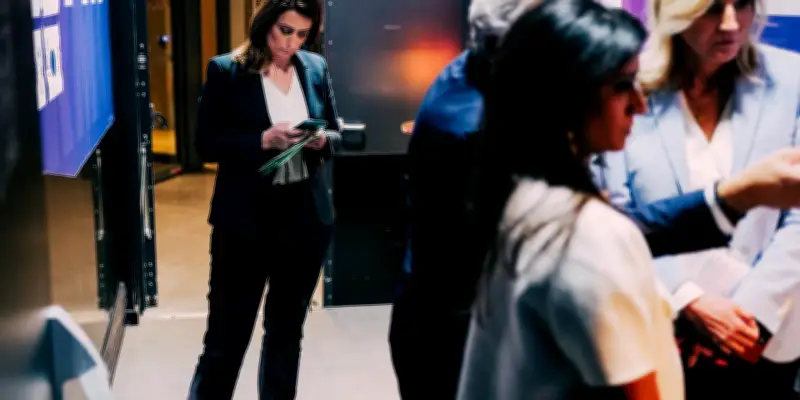 Municipales 2026 : les écologistes, trait d'union entre LFI et PS pour sauver des villes