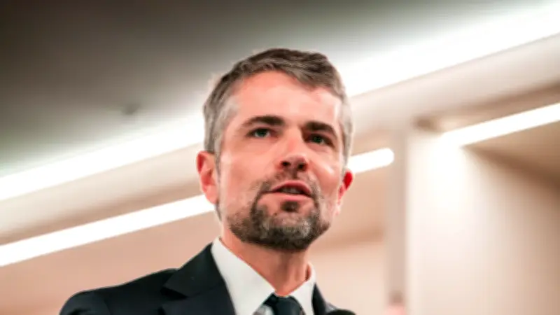 Municipales 2026 à Nîmes : Julien Plantier, un marathonien en course pour la mairie