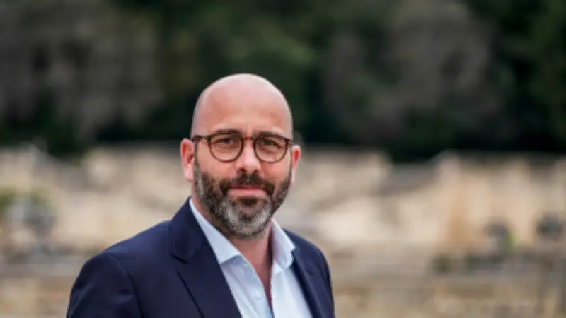 Municipales 2026 à Nîmes : Vincent Bouget, le communiste qui rêve de mairie