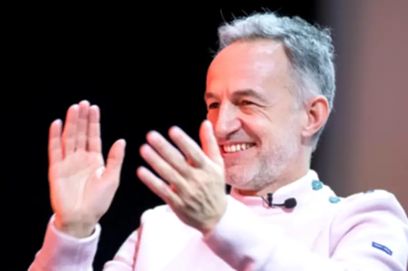 Municipales 2026 à Paris : Emmanuel Grégoire dévoile un comité de soutien artistique et civil