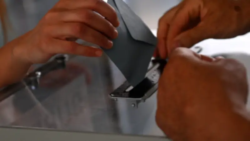 Municipales 2026 : Que se passe-t-il en cas d'égalité parfaite entre deux candidats ?