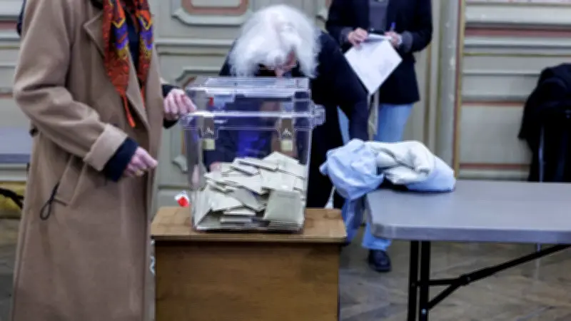 Municipales 2026 : RN et LFI en force, le PS et LR résistent dans les métropoles