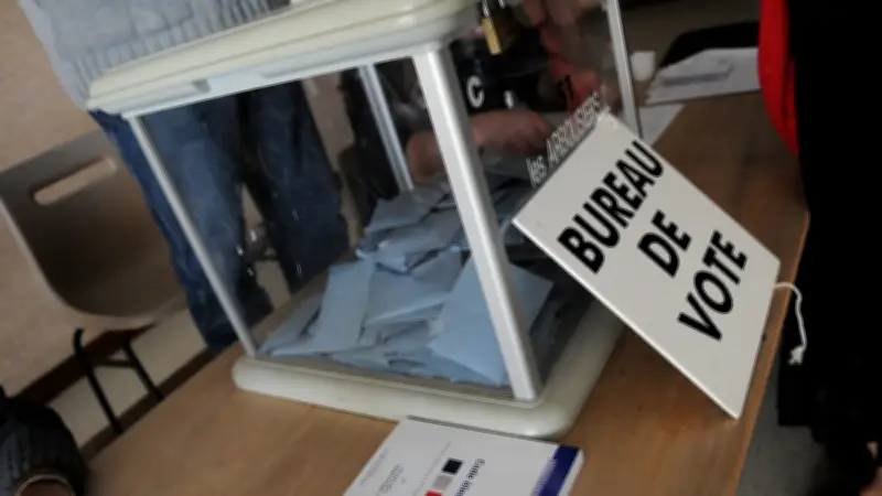 Municipales 2026 : Un vent de renouveau souffle-t-il sur les grandes villes françaises ?