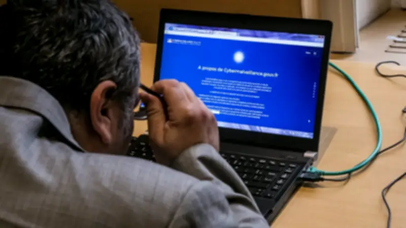 Municipales 2026 : Vandalisme et cyberattaques menacent les maires