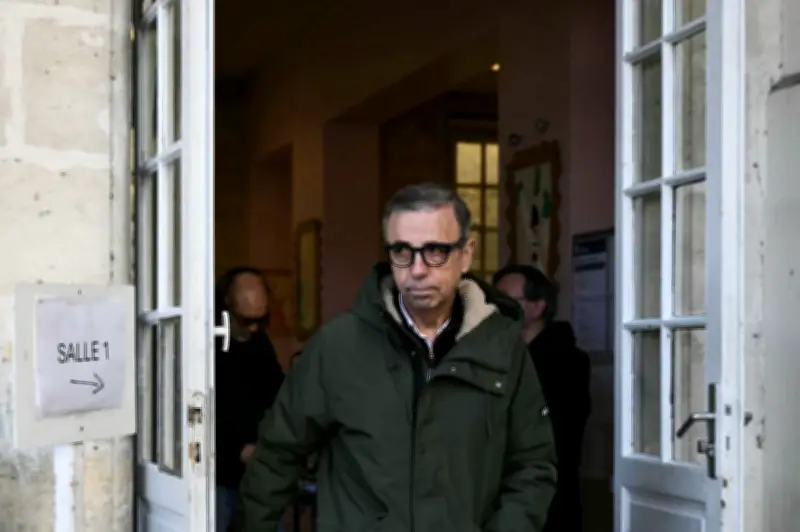 Municipales à Bordeaux : une triangulaire tendue et le maire sortant Pierre Hurmic sous pression