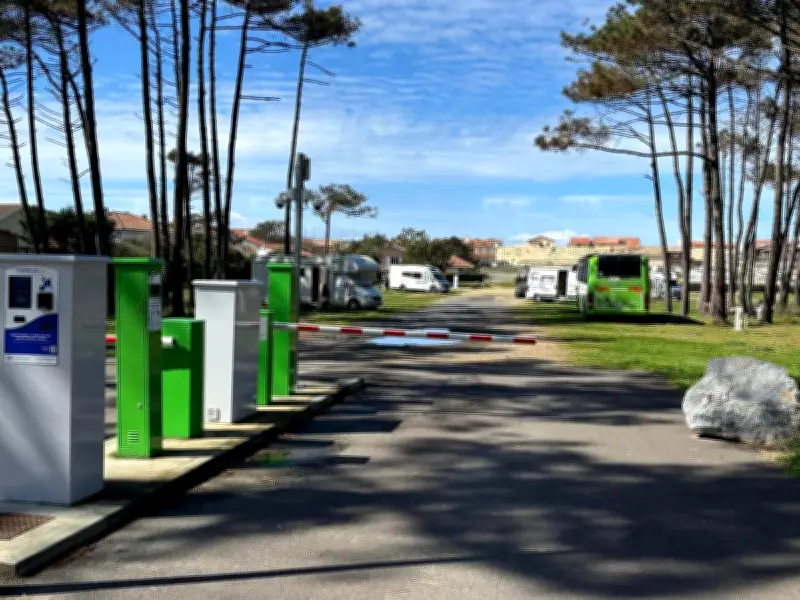 Municipales : faible participation à Saint-Julien-en-Born et calme à Contis