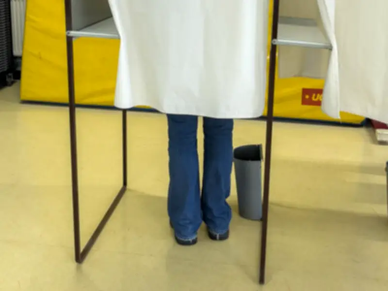 Municipales : la démocratie des cheveux gris, un enjeu pour le renouvellement politique