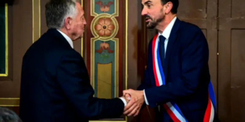 Municipales à Lyon : Jean-Michel Aulas passe l'écharpe à Grégory Doucet