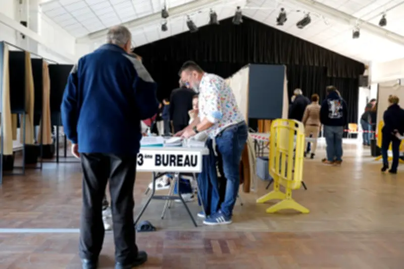 Municipales : participation en hausse au second tour, mais l'ombre du Covid plane