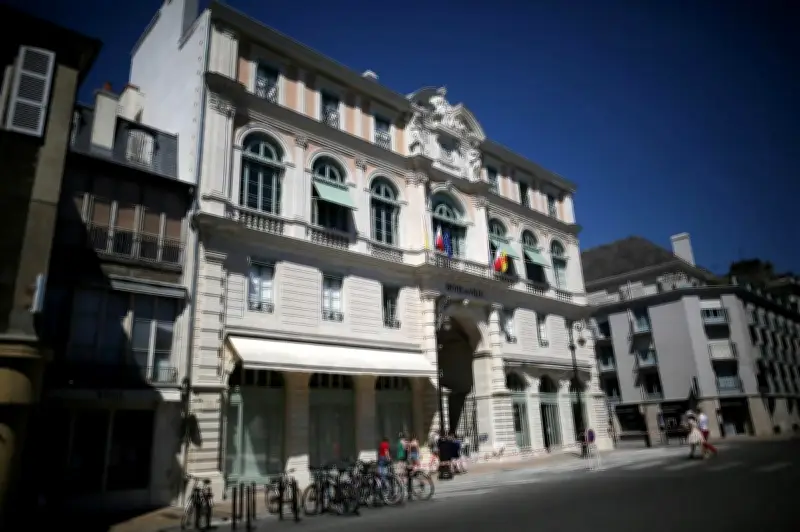 Municipales à Pau : François Bayrou face à six listes pour défendre son bilan