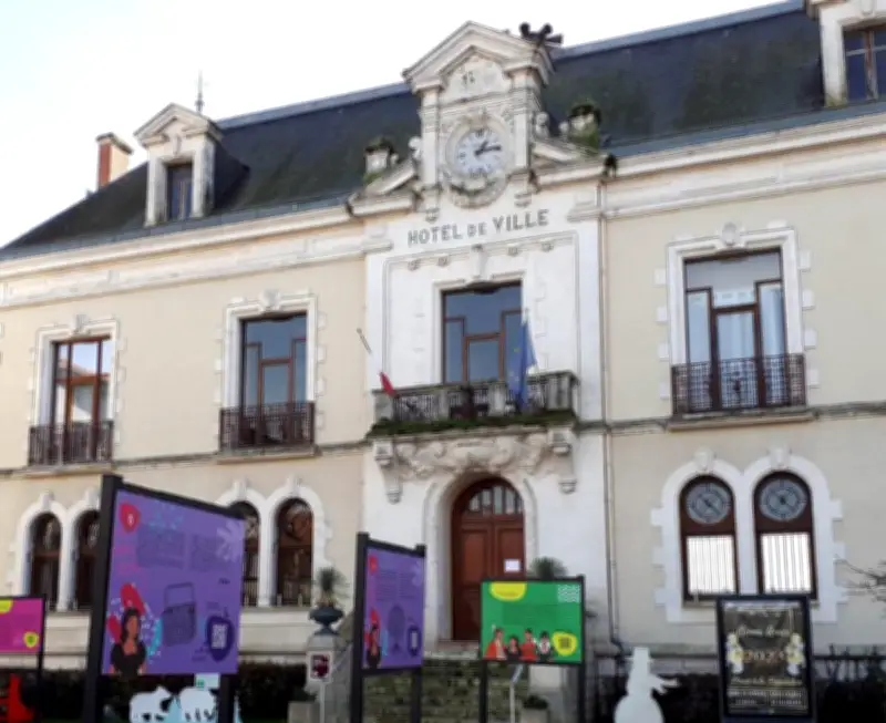 Municipales à Sainte-Livrade-sur-Lot : Cinq listes pour un poste de maire historique