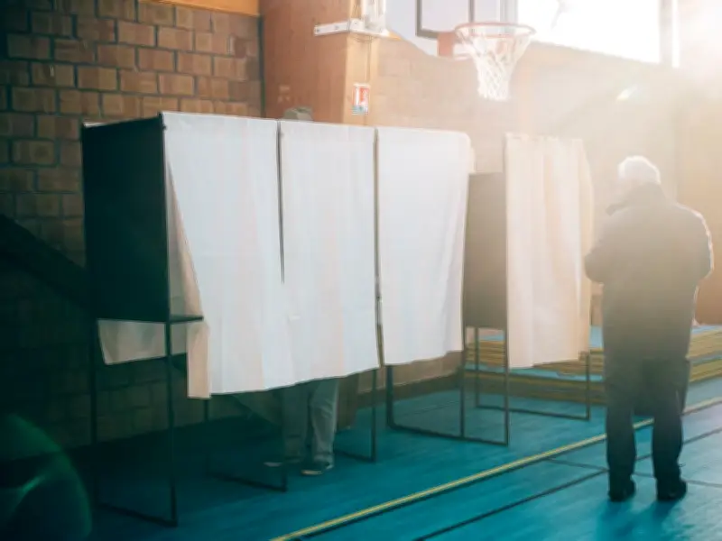 Municipales, tensions en Iran, succès rugby : l'actualité du week-end du 15 mars