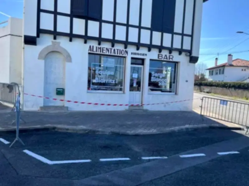 Municipales : Un arrêté de stationnement devant la permanence de Serge Blanco crée la polémique