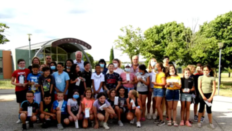Murviel-lès-Béziers célèbre le passage au collège avec des calculatrices offertes aux élèves