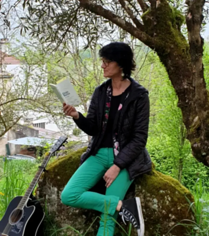 Nadia Joly anime un stage de lecture à voix haute à Bagas pour révéler le potentiel vocal