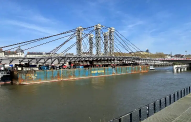 Nantes : le nouveau tablier du pont Anne-de-Bretagne entame sa délicate manœuvre de rotation