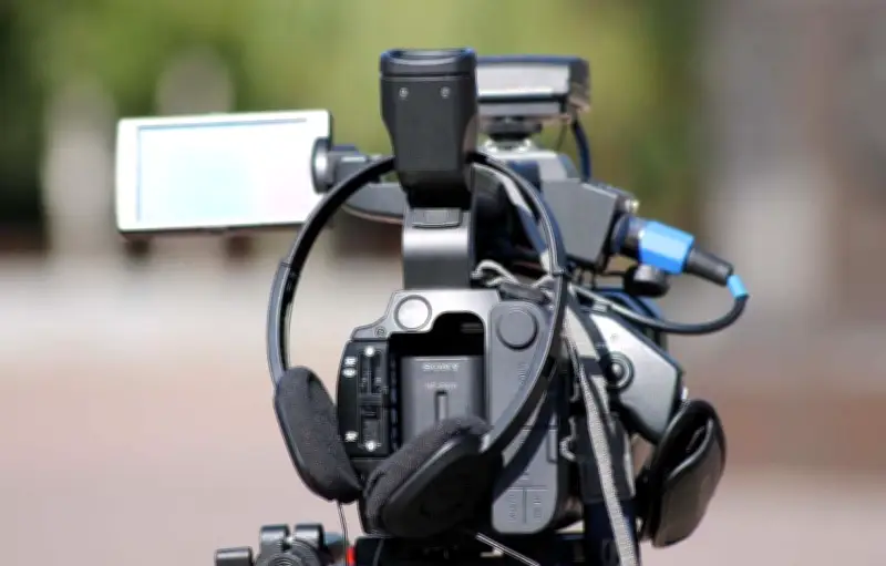 Nastya Golubeva chute lourdement en direct sur France 5 dans C à Vous